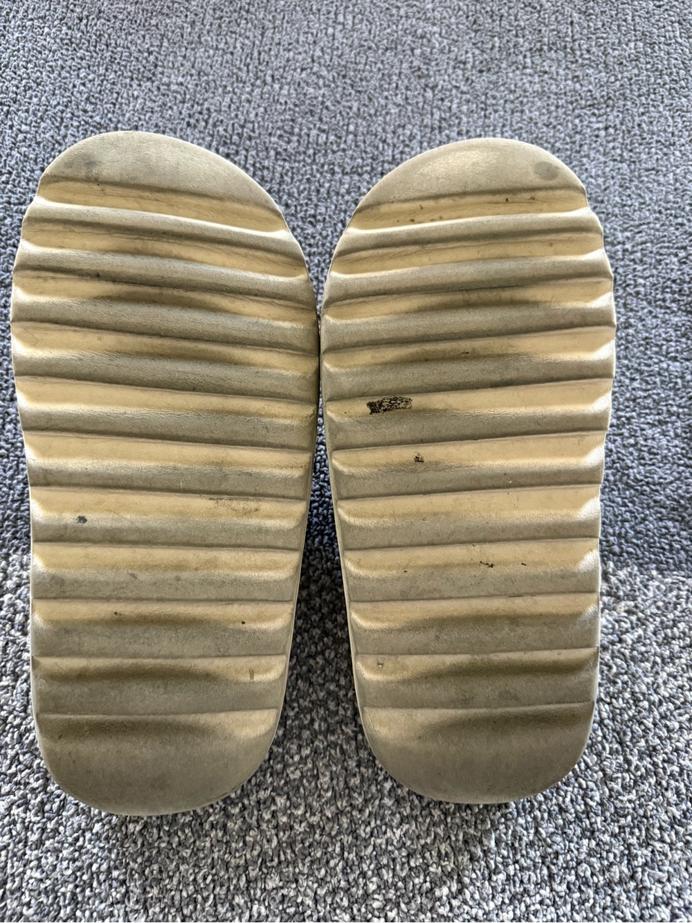 Adidas Yeezy Slides (2022) - Bone - Picture 9 of 11